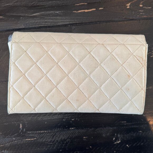 Givenchy - 4G Soft quilted crossbody bag Givenchy Givenchy White Quilted Flap Crossbody Bag